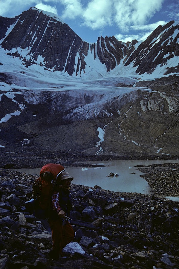 1977CRH08, ©Tim Medley