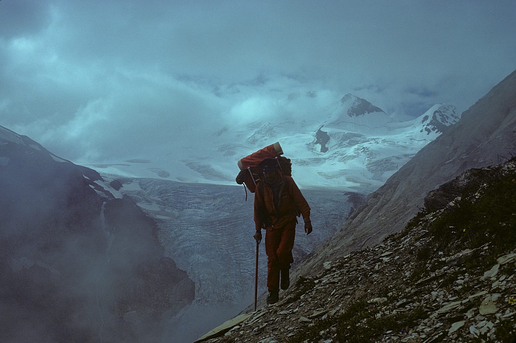 1977CRH27, ©Tim Medley