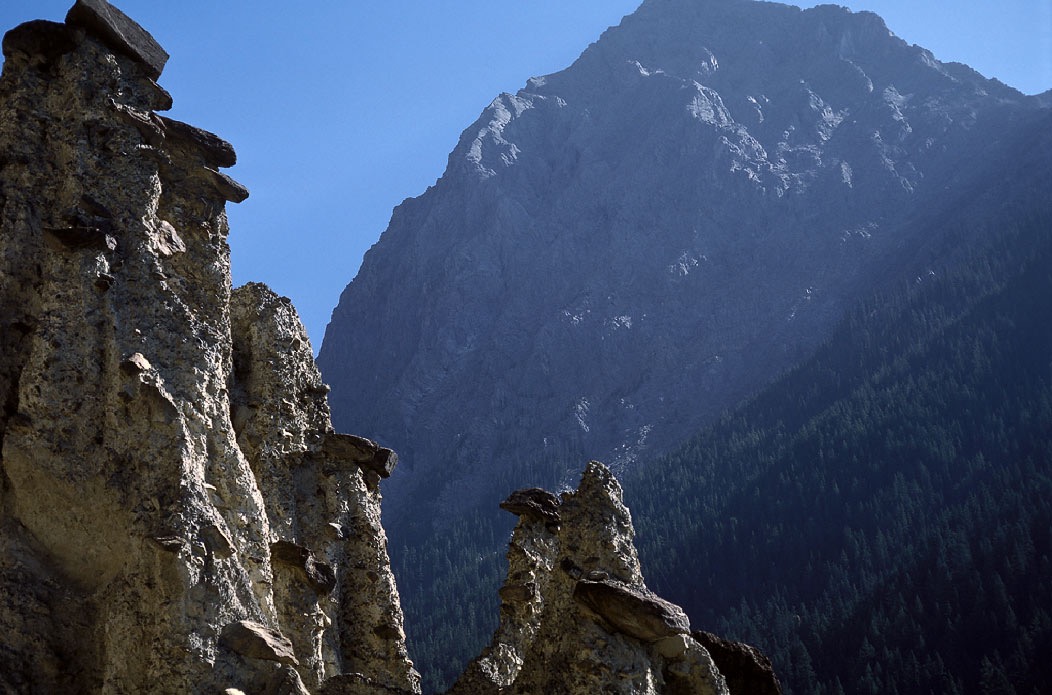 198709112 ©Tim Medley - Leanchoil Hoodoos, Mount Vaux, Yoho National Park, BC
