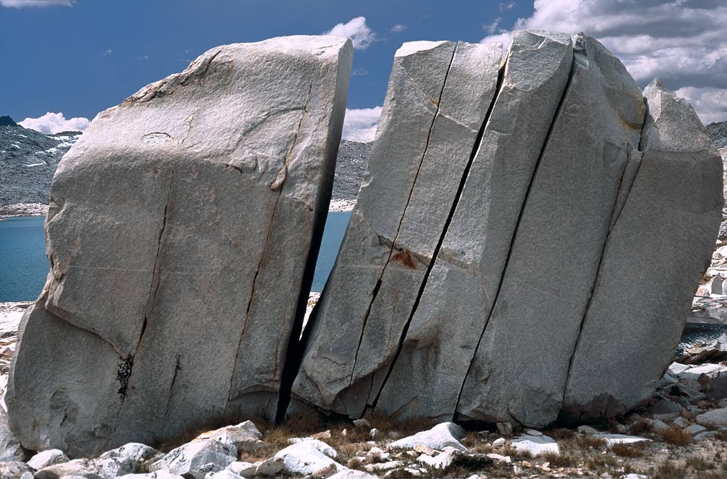 1991cA00770 ©Tim Medley - Erratic, Wanda Lake, John Muir TR, Kings Canyon NP, CA