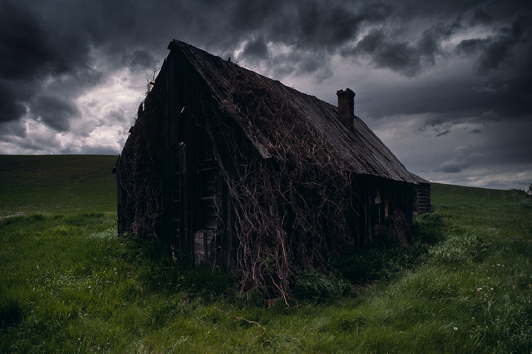 198705314 ©Tim Medley - Abandoned Farm, MT